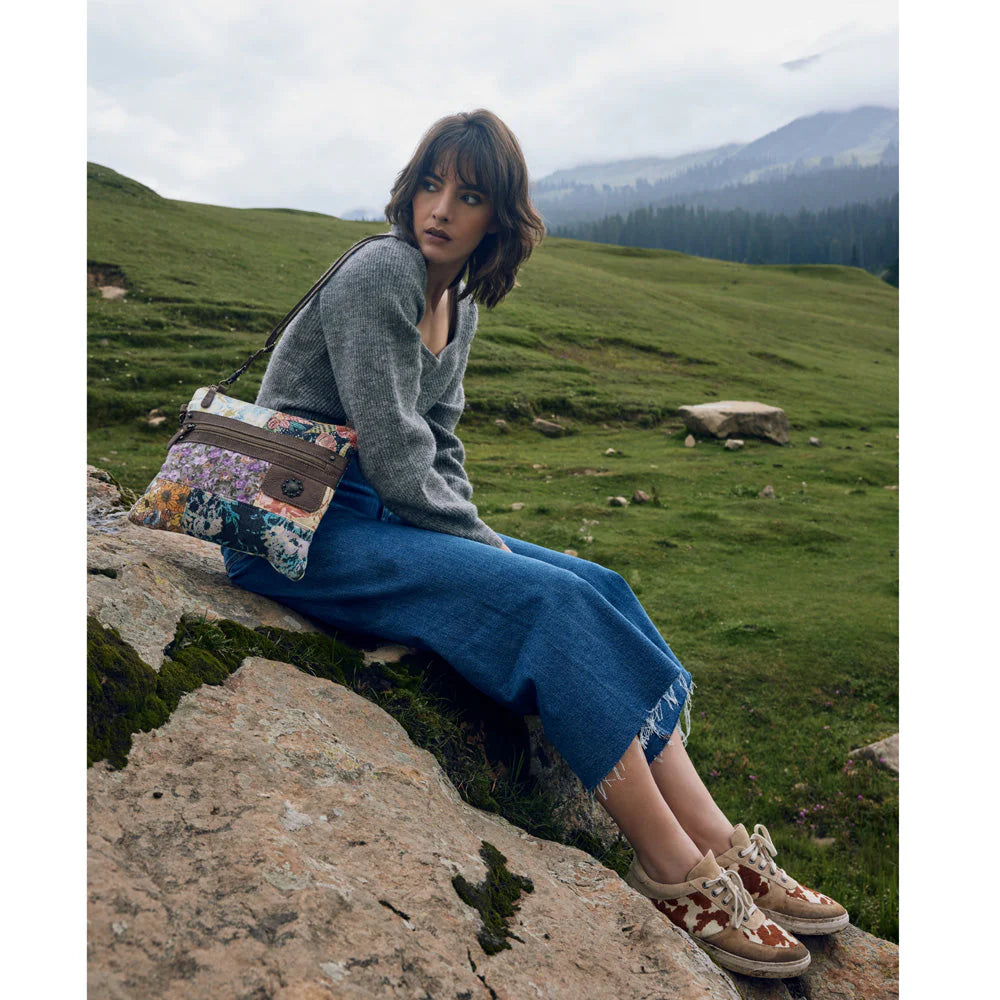 Myra Bag: Le Piccolo Crossbody/Wristlet