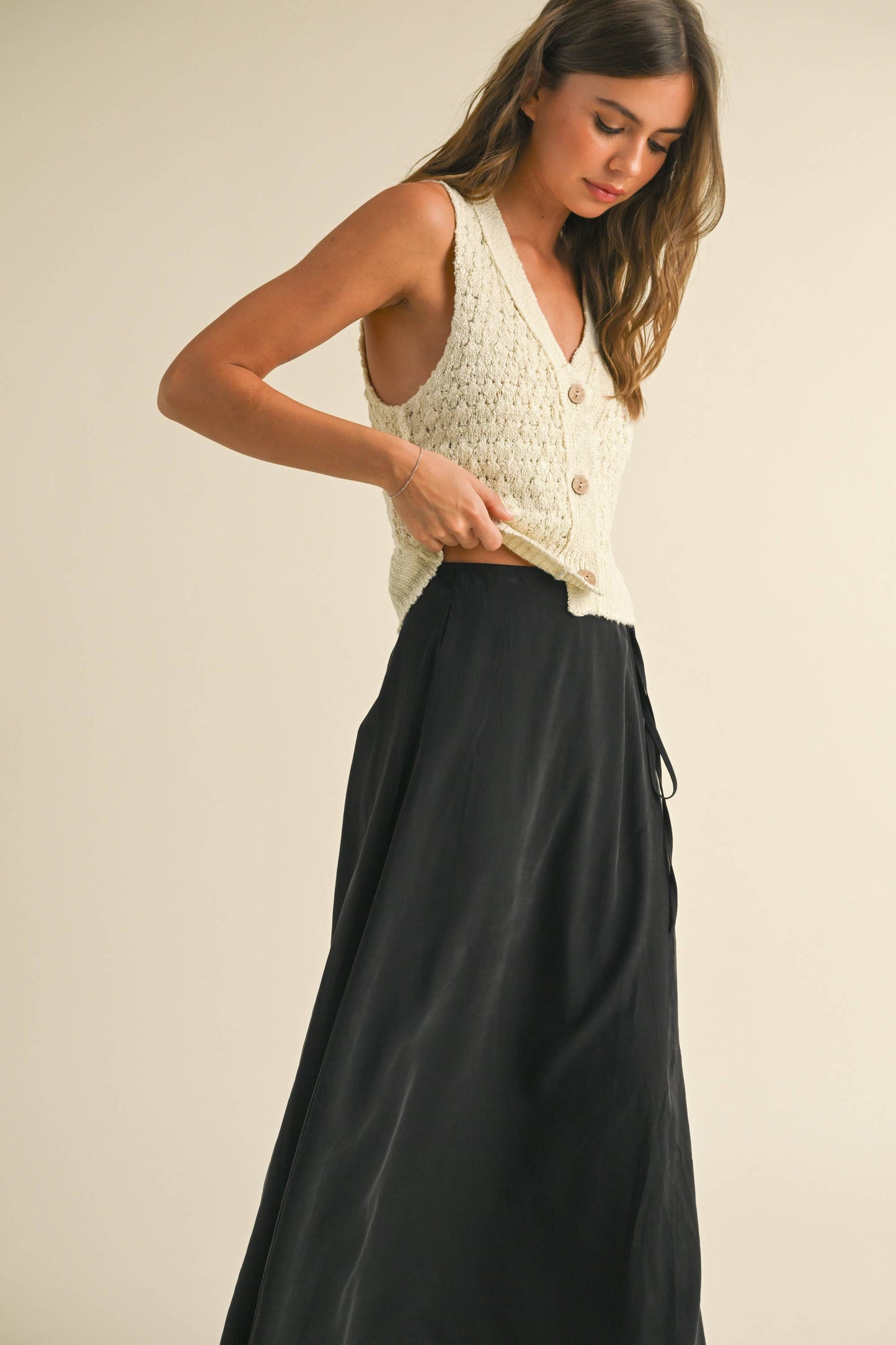 T3961 KNITTED VEST: Beige / S