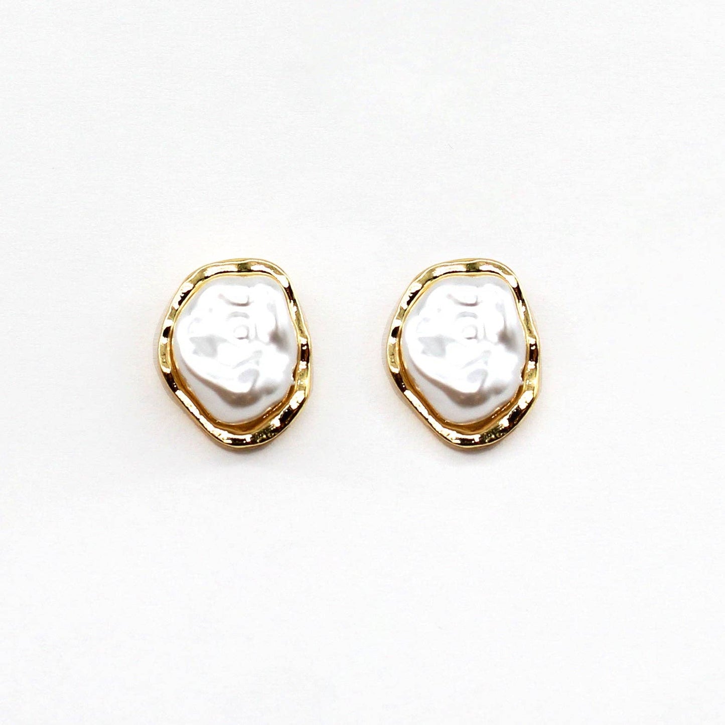 Gold Hammered and Freshwater Pearl Stud Earring