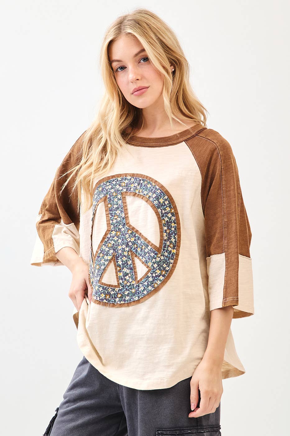 Peace Out (Ivory/Brn) Floral Patch Top