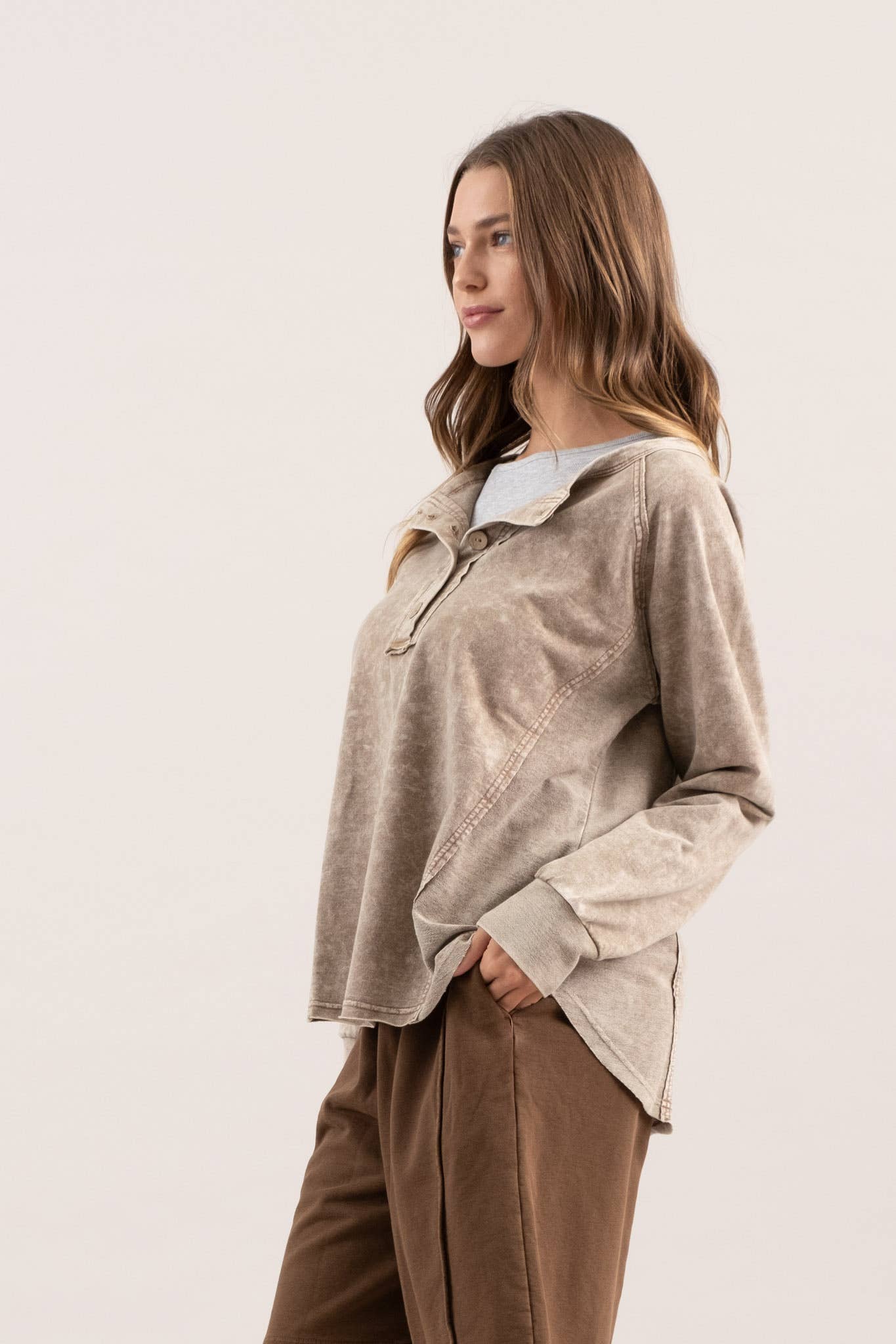 Cute As A Button (Mocha) Min Wash Top