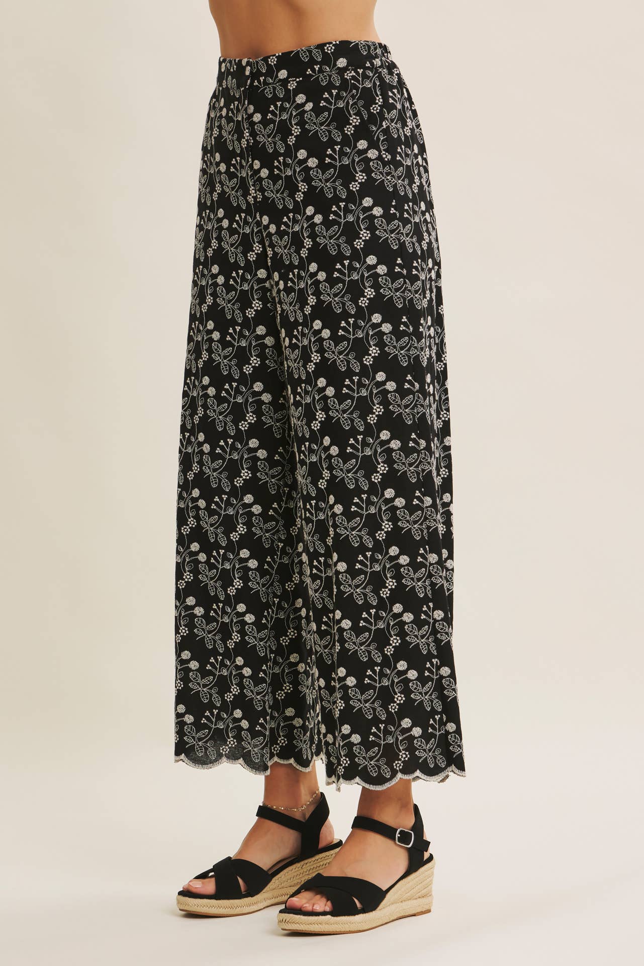 Love Stitch Embroidered Scallop Pants