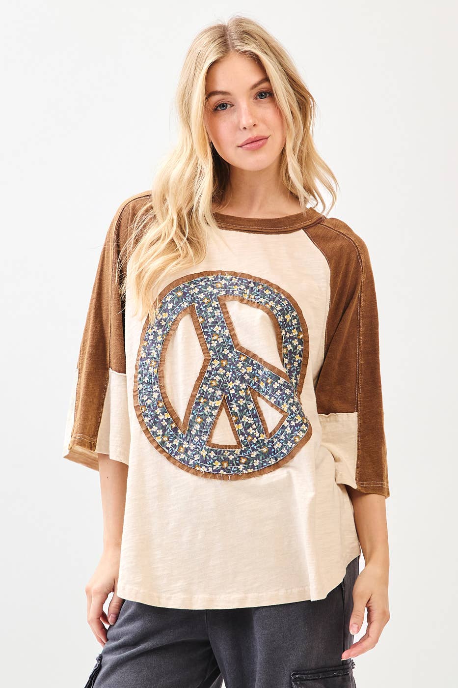 Peace Out (Ivory/Brn) Floral Patch Top