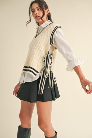 My Side (Ivory/Blk) Side Tie Sweater Vest