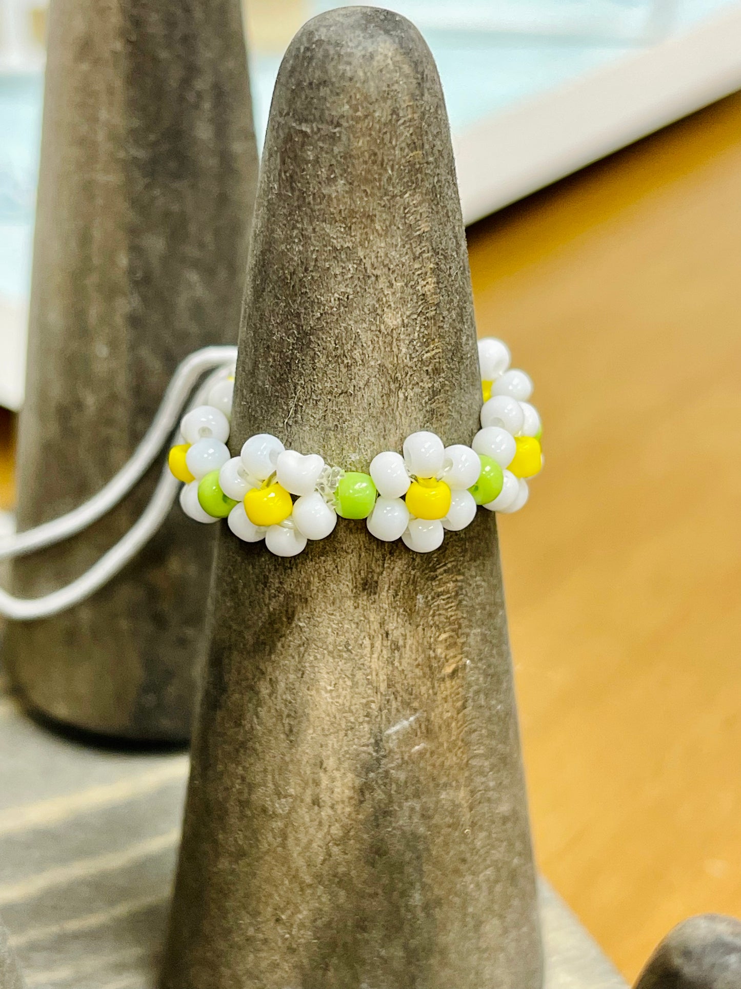 Daisy Seed Bead Stretch Ring